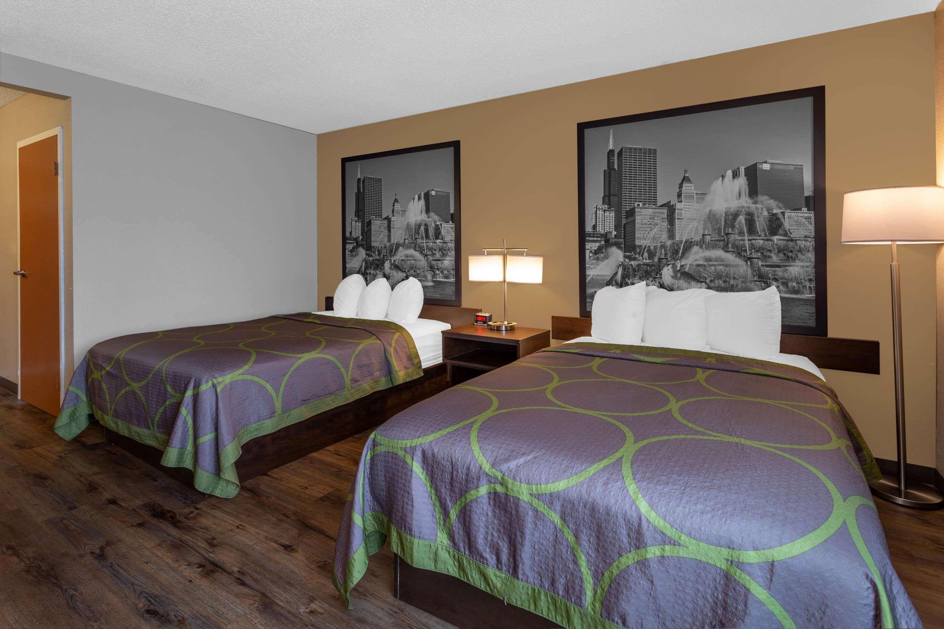 Super 8 By Wyndham South Holland Hotel Екстериор снимка