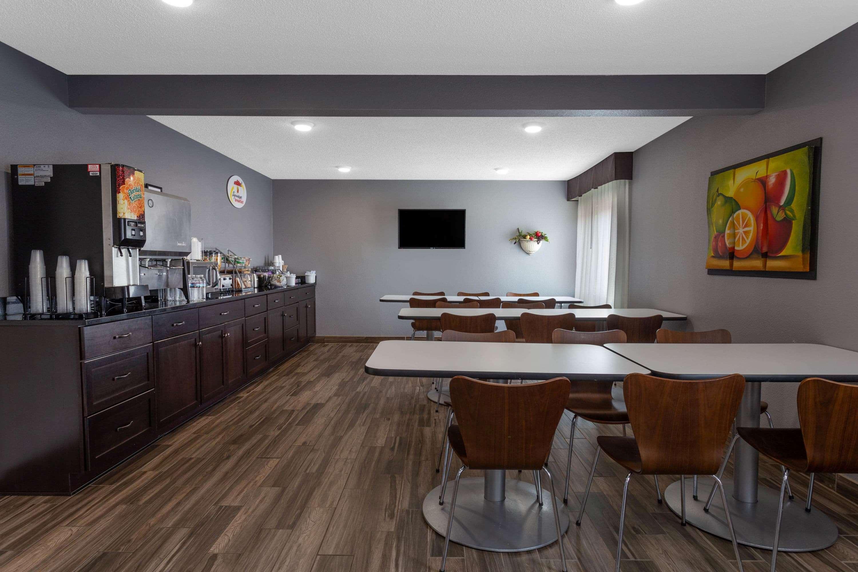Super 8 By Wyndham South Holland Hotel Екстериор снимка