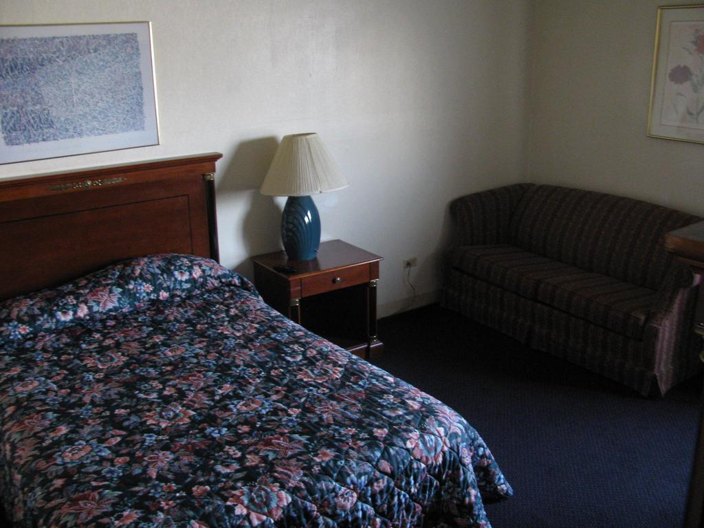 Super 8 By Wyndham South Holland Hotel Стая снимка