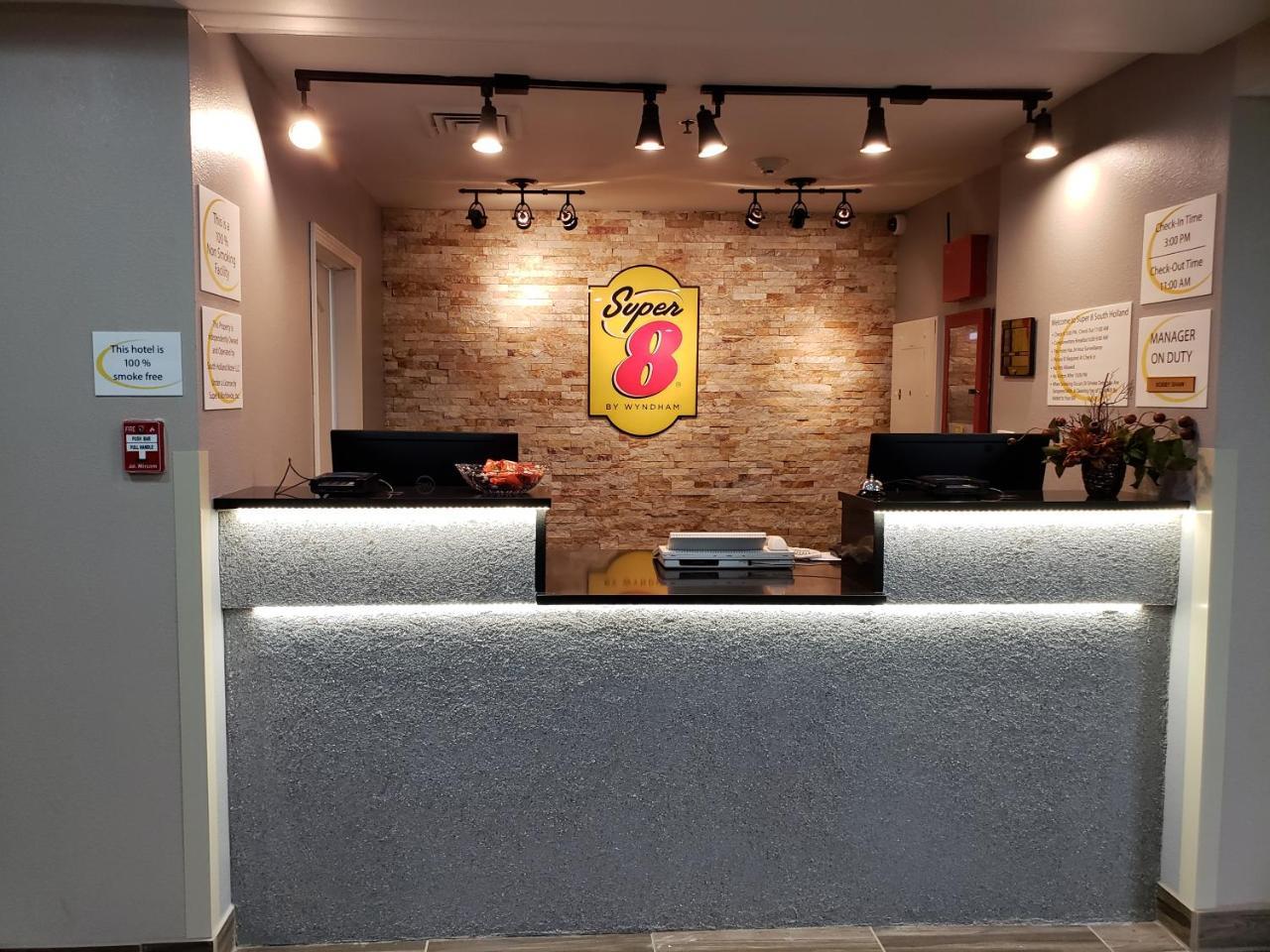 Super 8 By Wyndham South Holland Hotel Екстериор снимка