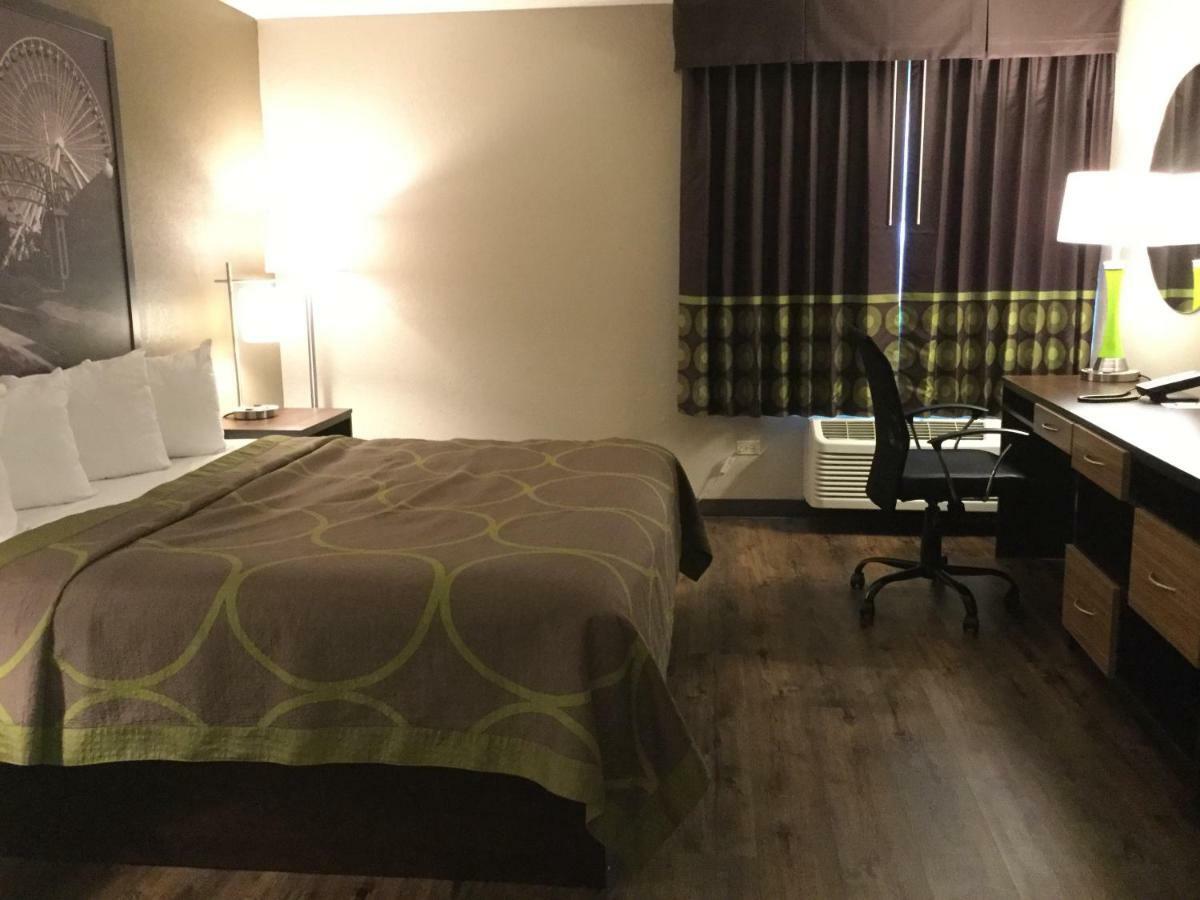 Super 8 By Wyndham South Holland Hotel Екстериор снимка