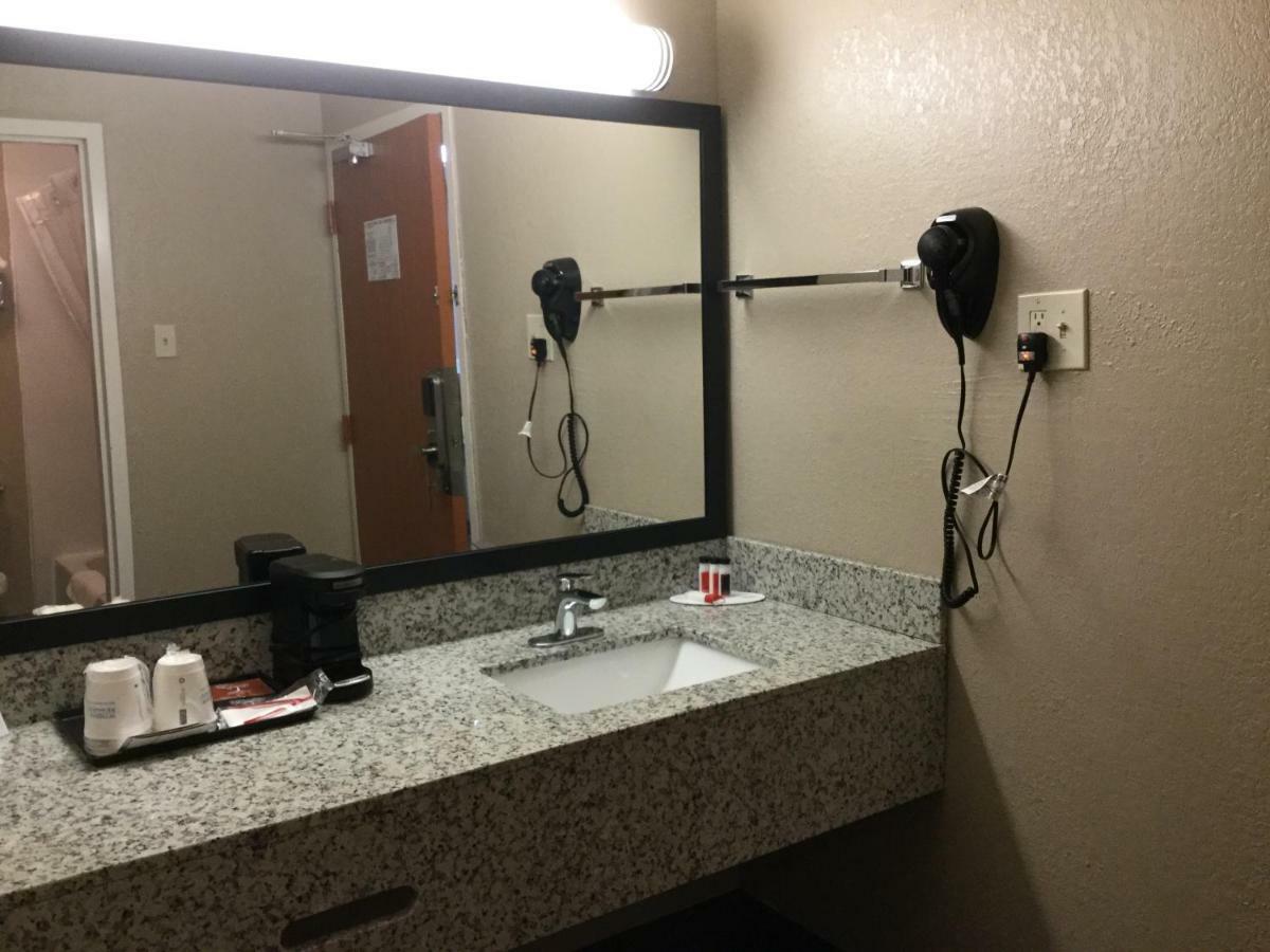Super 8 By Wyndham South Holland Hotel Екстериор снимка