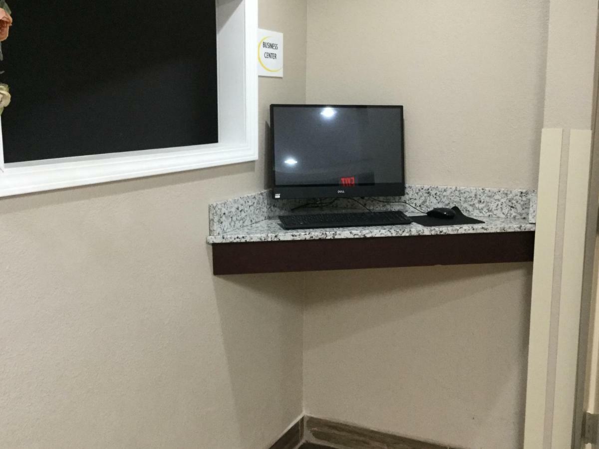 Super 8 By Wyndham South Holland Hotel Екстериор снимка